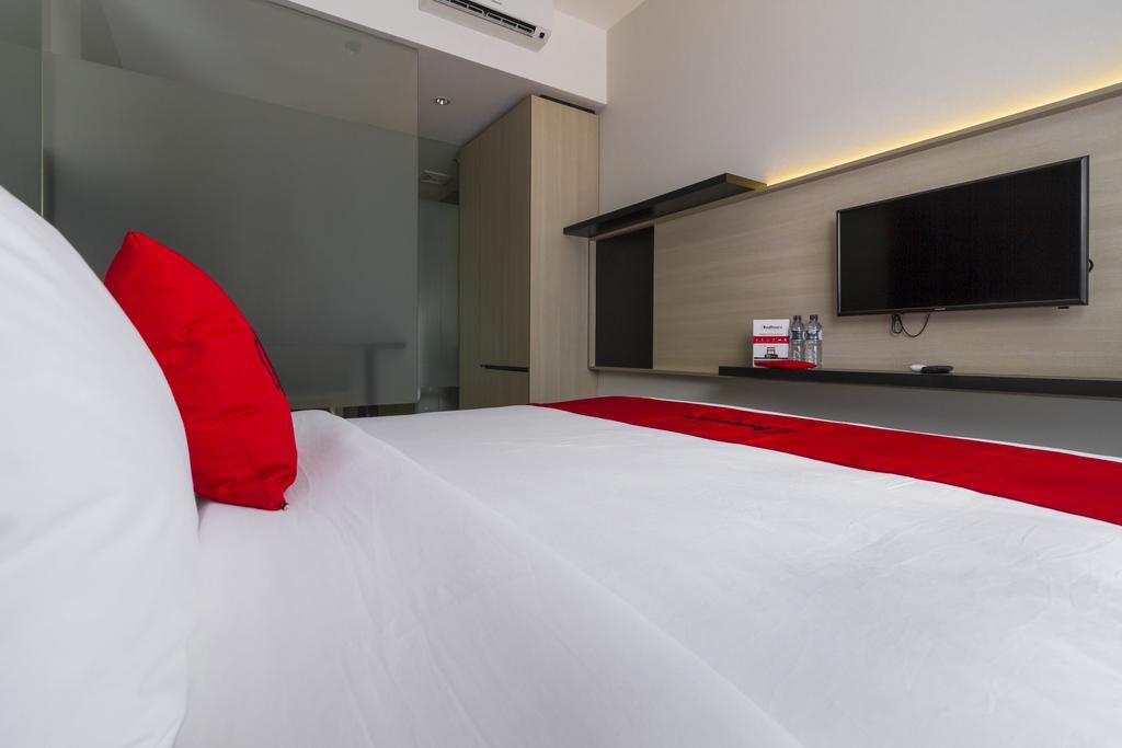 Reddoorz Plus Near Perbanas Jakarta Exterior photo
