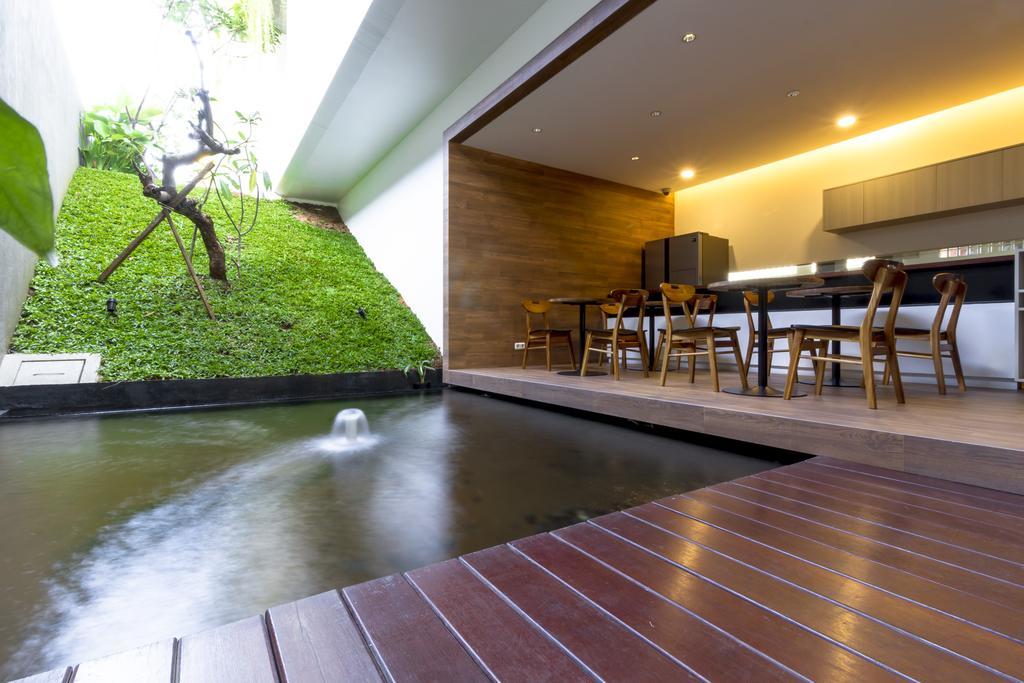 Reddoorz Plus Near Perbanas Jakarta Exterior photo